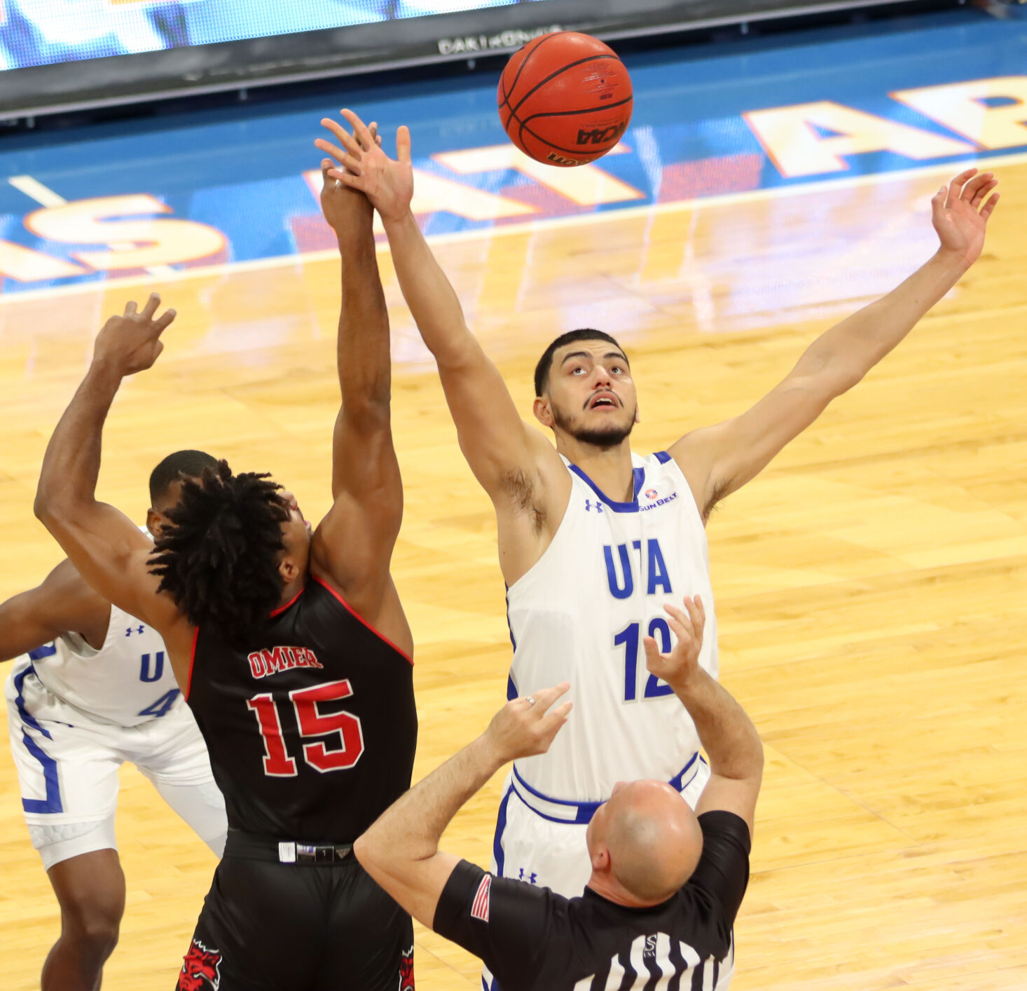 Photos: Men's basketball team sweeps two-game series against Arkansas State University
